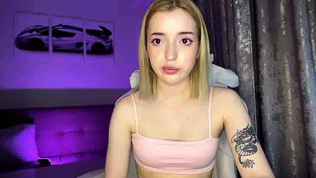 EllianaMiller webcam