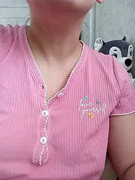 Emilyhomegirl1 webcam