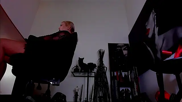 MistressDemi webcam