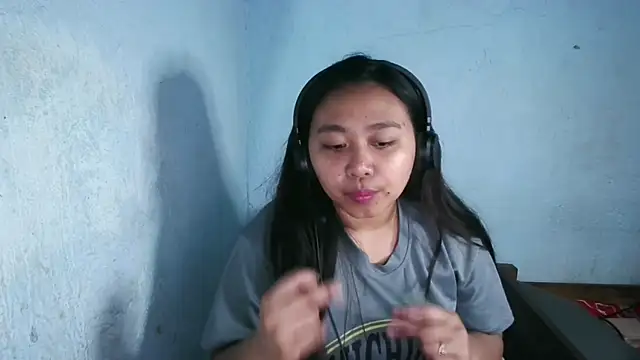 EmmalineBroner webcam