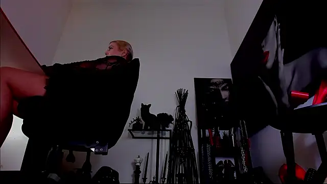 MistressDemi webcam