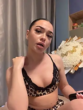 sashalorrenz - SashaLorrenz's free webcam - UK Sex Cams