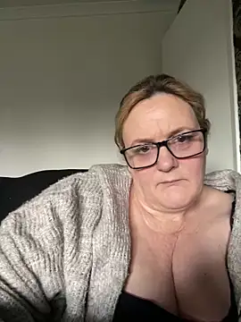 busty-gilfquinn - Busty-GilfQuinn's free webcam - UK Sex Cams
