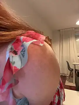 Webcam Model (redheaddoll22)  is live.Free join now!