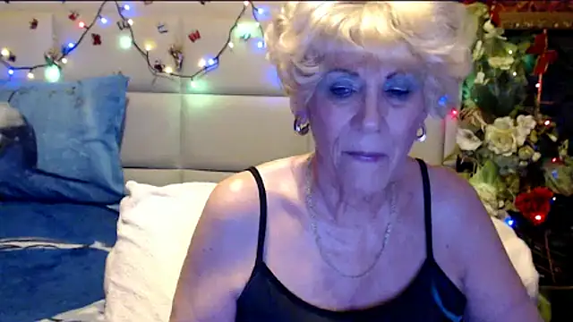 HappyWomanOn webcam