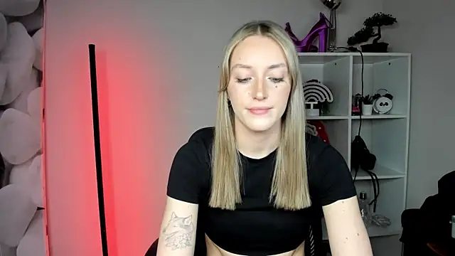 EvelynBlond webcam