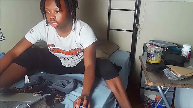 YourLittleBoyfriend webcam