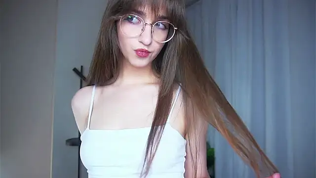 ClarineCasebolt webcam