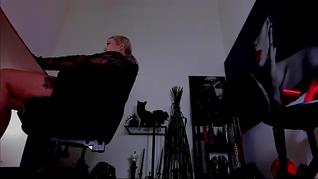 MistressDemi webcam