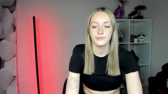 EvelynBlond webcam