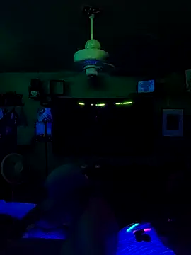 Hotredheadandtoungelasher webcam