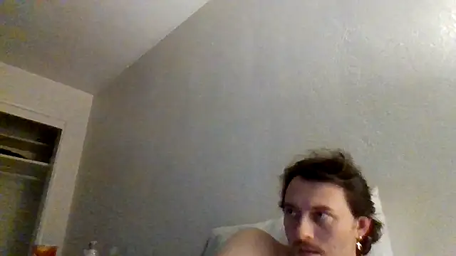 Tallhungandcloudy webcam