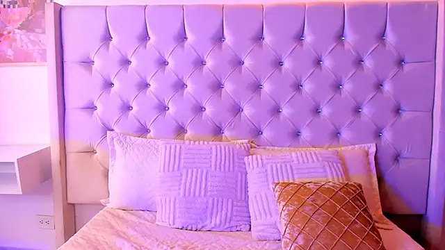 Eloisa_cleavage_ webcam