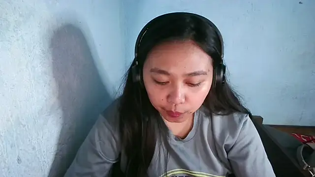 EmmalineBroner webcam