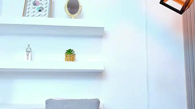 IsabellaMonet webcam