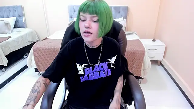 Bela_Craxkerr webcam