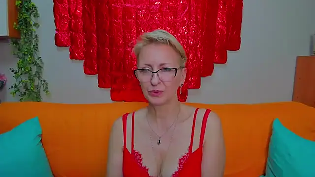 iamyourdream89 (F mature) - Spontaneous sex dance