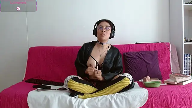 Juliexxxxtasy webcam