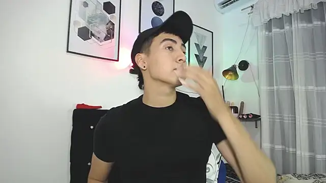 Thomas_and_lyan webcam