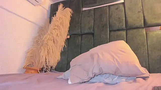 AliciaWhite_nt webcam