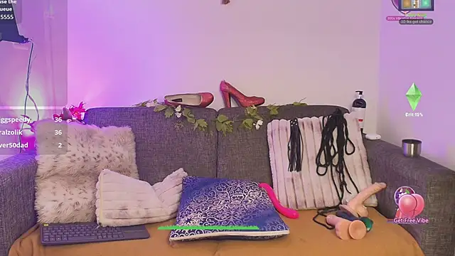 Laura_hotmilf webcam