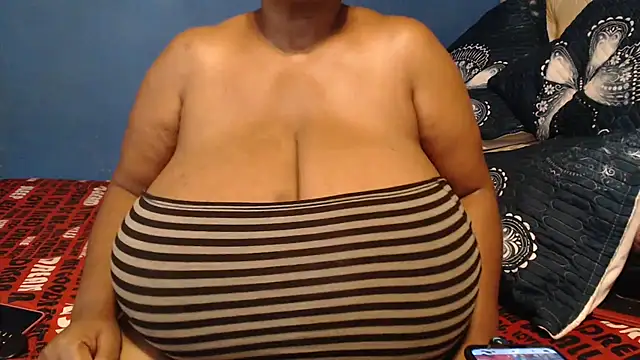 CUTEFIRMMELONSS webcam