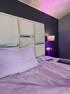 BellaFernandez__ webcam