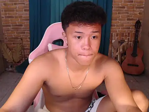 ur_naughtyboy_patrick webcam