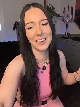 Webcam Model (Trixie-Tainted)  is live.Free join now!