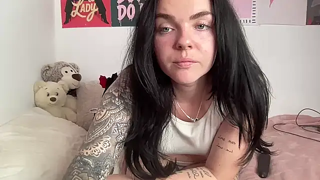 YorkshireGirly webcam