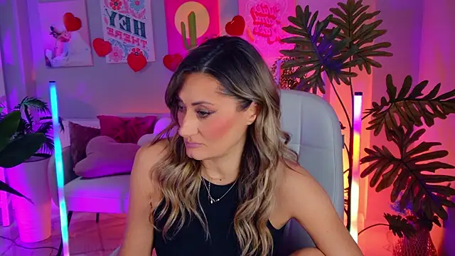 SarahAlluring webcam