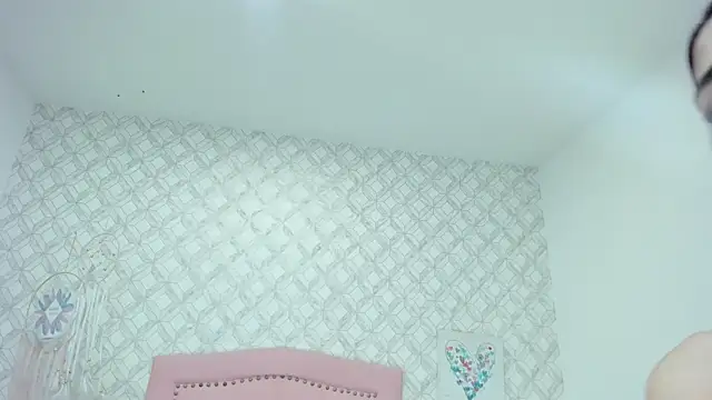 Live with roxana_scott1 on FliCam