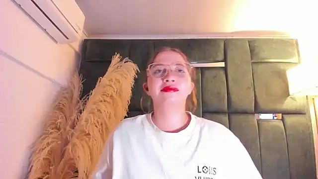 AliciaWhite_nt webcam