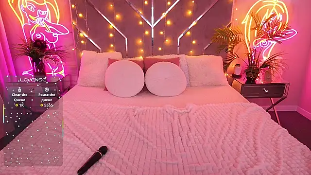 MirielleNymph webcam