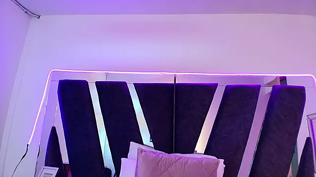 sophia_love__ - Sophia_love__'s free webcam - UK Sex Cams