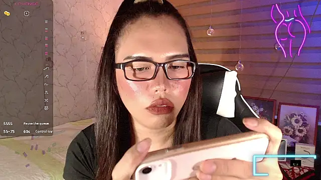 SweetSurrender_ webcam