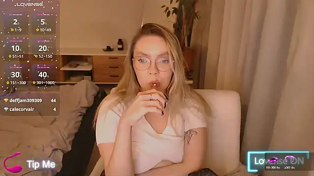 PolinaXXXXJones webcam