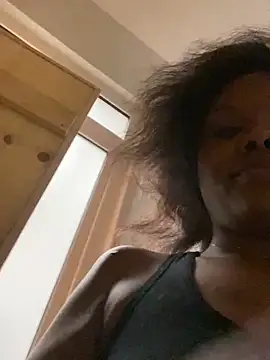 Webcam Model (Dellah27)  is live.Free join now!