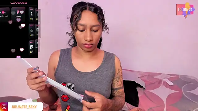 sexy_brunette_12 webcam