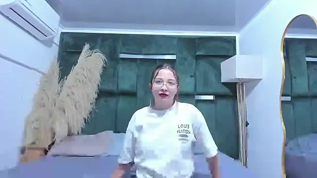 AliciaWhite_nt webcam