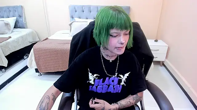 Bela_Craxkerr webcam