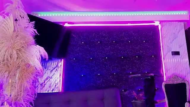 Queens_Wonders_Blonders webcam