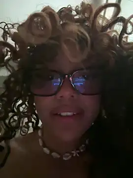 Webcam Model (PrettyLia)  is live.Free join now!