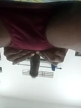 Daddyishere_19 webcam