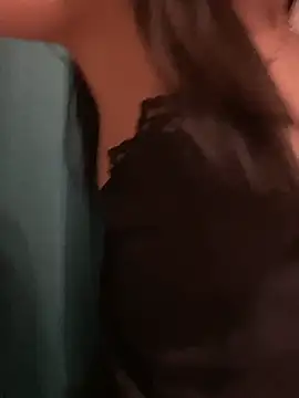 windyy-trinh (Ask my age) - drink beer hpny luna