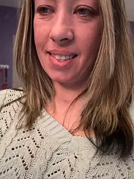 Webcam Model (MiraKisss)  is live.Free join now!