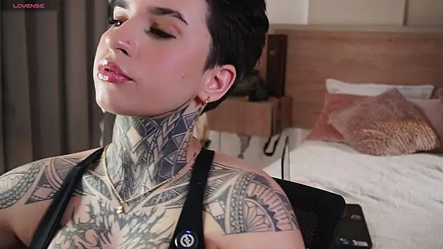 AliceShazaham_ webcam