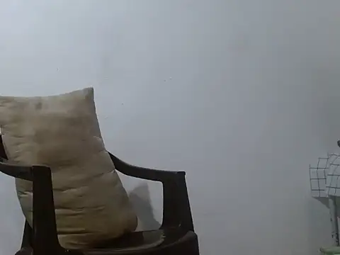 Larry-n-clouds webcam