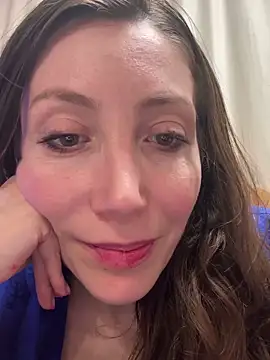 HellaryTourent webcam