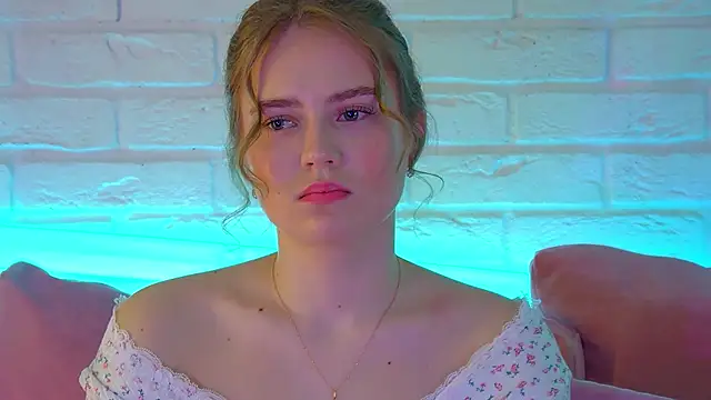 SelinSwarovski webcam